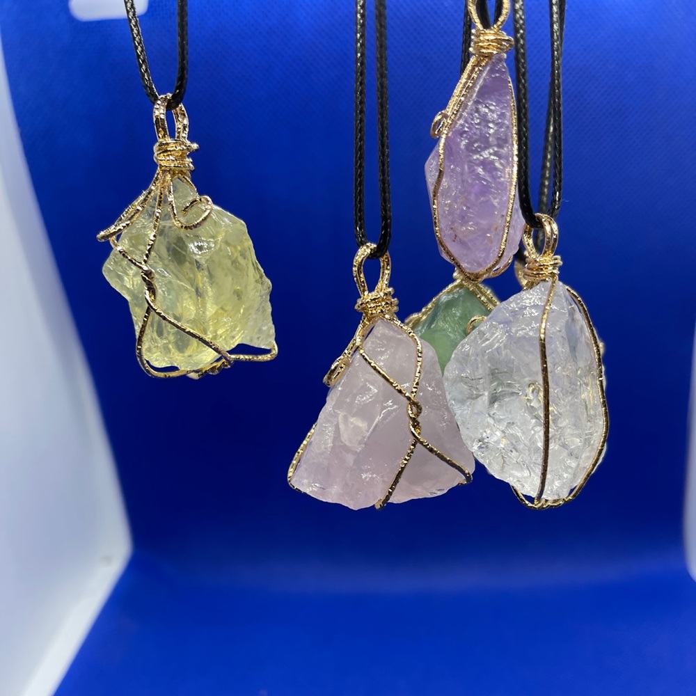Natutal healing crystal necklace